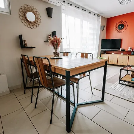 T3 Cosy Et Lumineux Avec Garage A 2 Pas Du Centre ! نيم