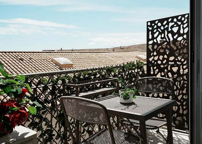 T3 Cosy Et Lumineux Avec Garage A 2 Pas Du Centre ! *