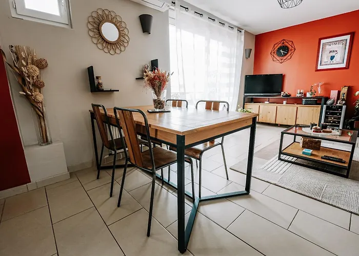 T3 Cosy Et Lumineux Avec Garage A 2 Pas Du Centre ! Nimes