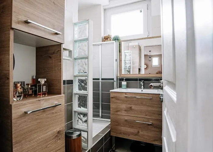 Apartment T3 Cosy Et Lumineux Avec Garage A 2 Pas Du Centre !